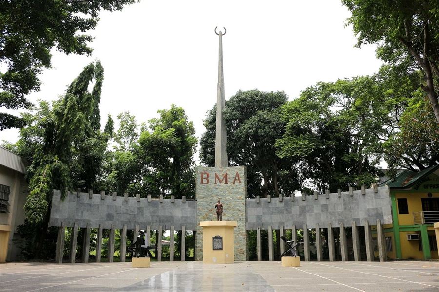 BMA Heritage Park, Bustos